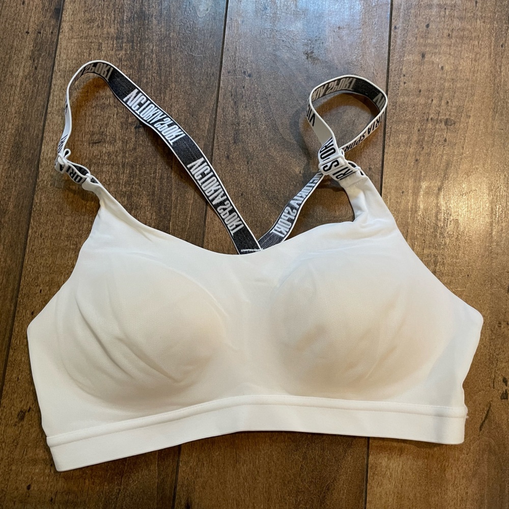 NWOT Victoria’s Secret 34B sports Bra
